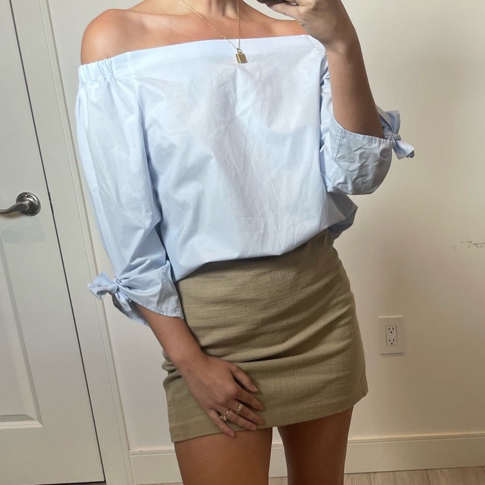 NWT Babaton Aritzia Off Shoulder Blouse